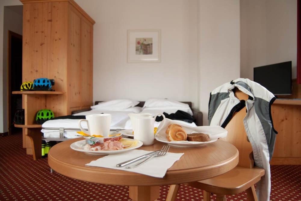 Olimpionico Hotel カステッロ・ディ・フィエンメ エクステリア 写真