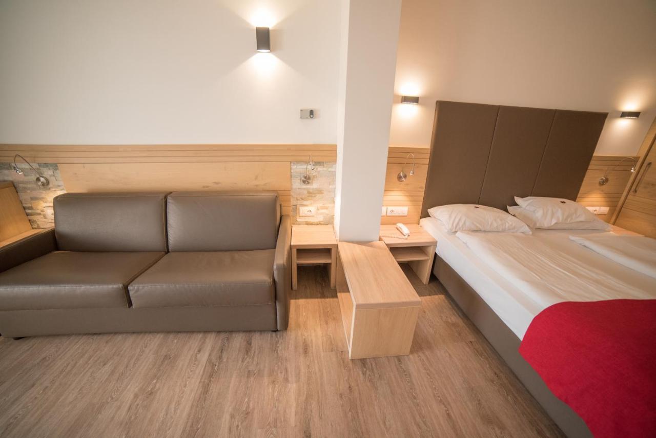 Olimpionico Hotel カステッロ・ディ・フィエンメ エクステリア 写真